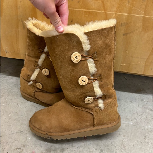 Ugg button boots - Picture 2 of 6